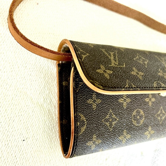 Authentic Louis Vuitton, envelope style 10”x4-1/2“ bag. - Picture 5 of 12
